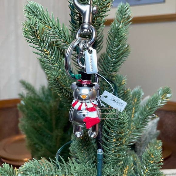Coach CN573 Christmas Bear Bag Charm Snowman Bear Bag Charm Keychain New - Picture 5 of 9